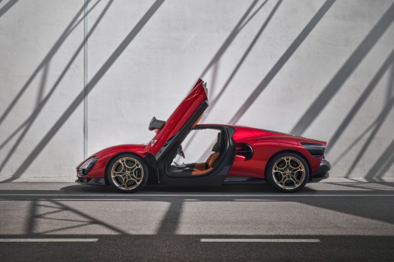 The 1960s-Inspired Alfra Romeo 33 Stradale Comes In ICE Or EV